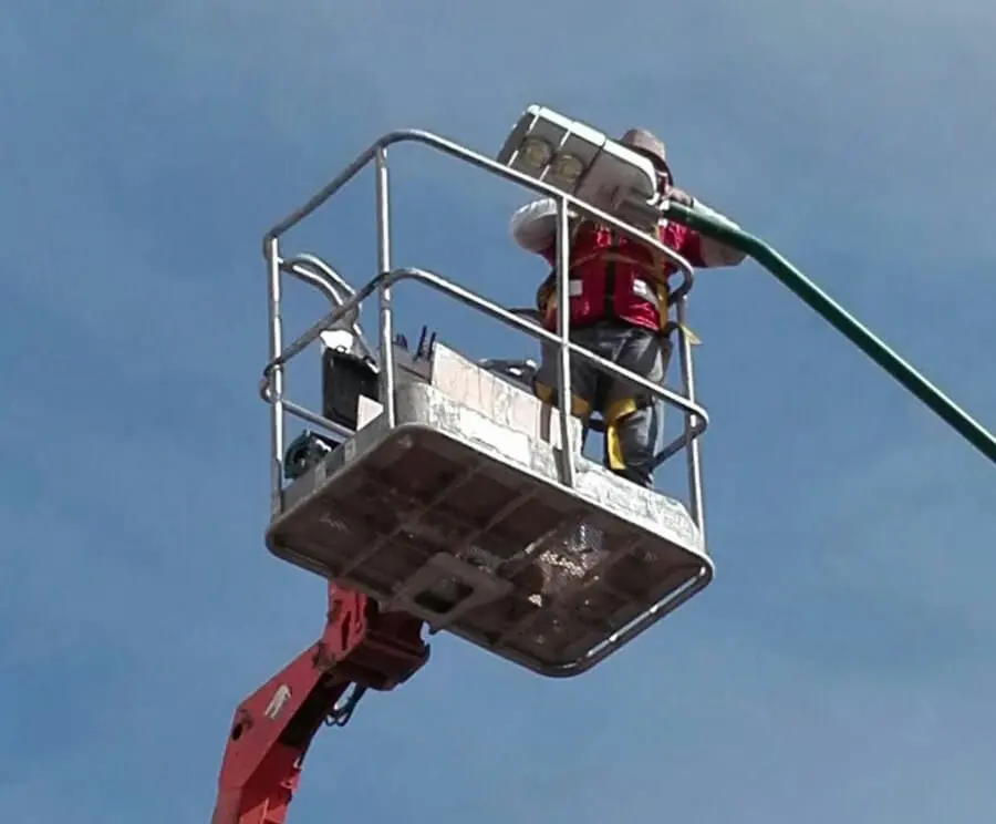 led street light installation in chihuahua